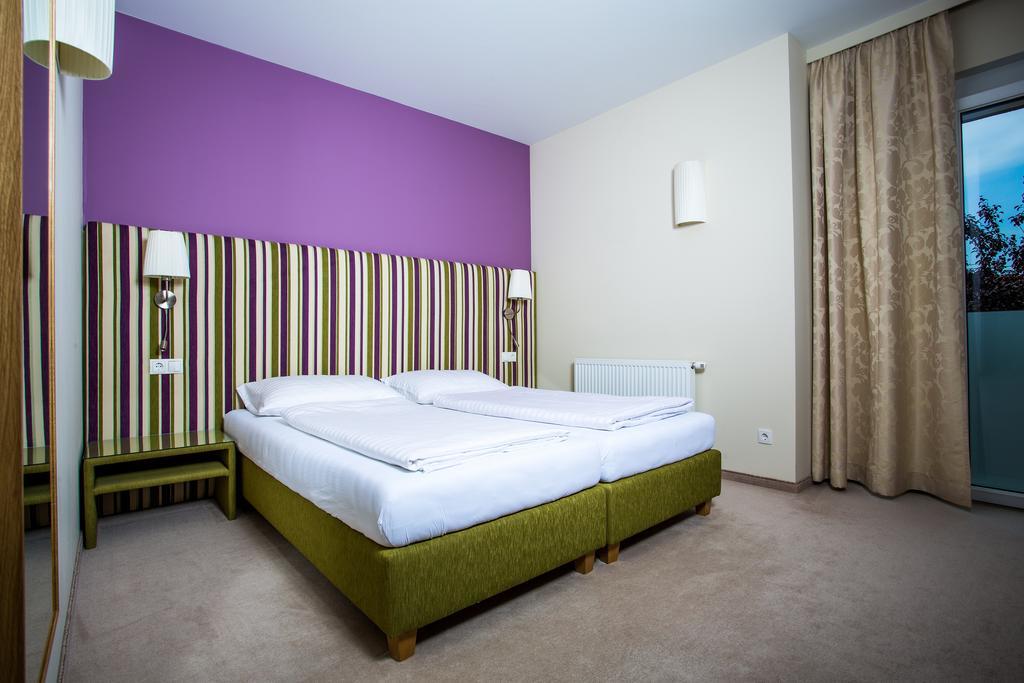 Bauernwirt Hotel Graz Room photo